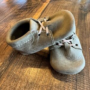 Freshly Picked moccasins, size 3
